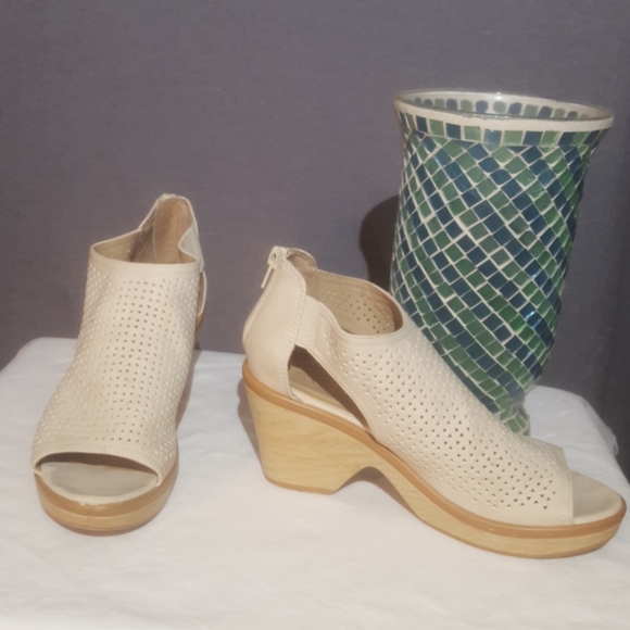 naturalizer fayth bootie